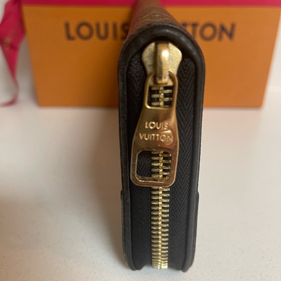 Authentic Louis Vuitton retiro zippy wallet SOLD - Picture 3 of 9